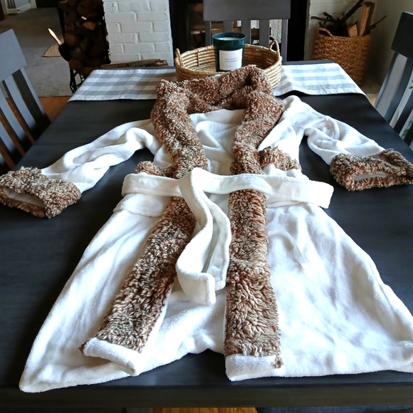 Pottery Barn Cozy White and Brown Fleece Robe. Like New size M. Still on website - Picture 1 of 4